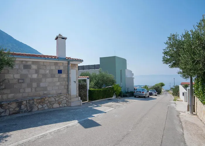 Amazing Home In Makarska With Wifi