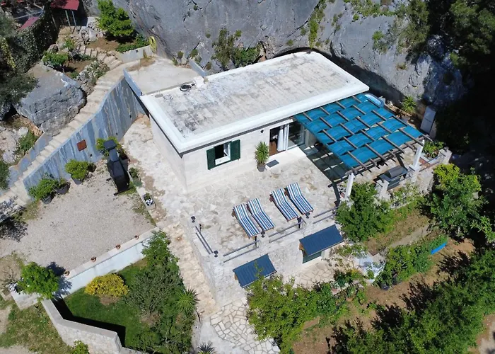 Holiday Home Nugal Makarska 2+2
