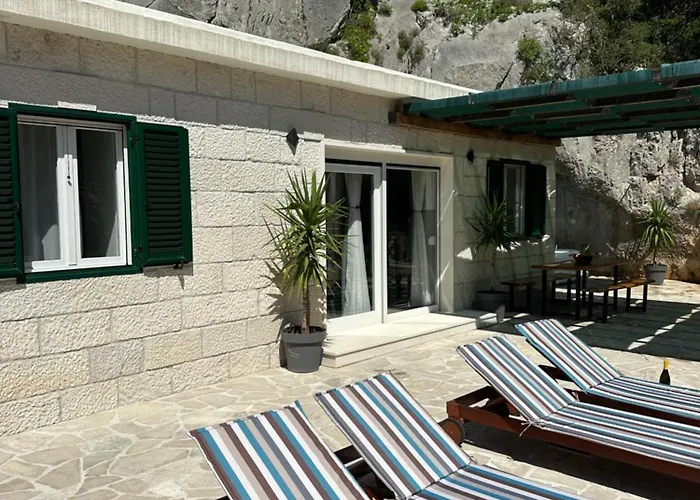 Holiday Home Nugal Makarska 2+2